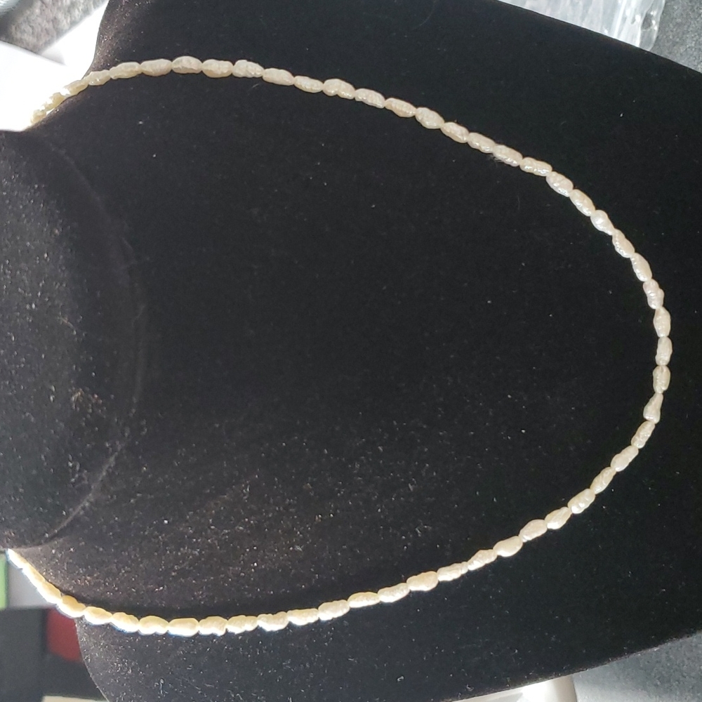 Girls Pearl's necklace.